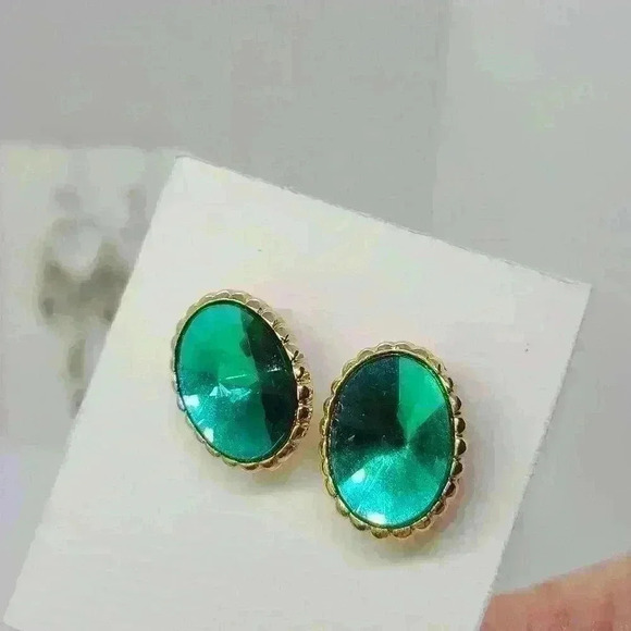 Vintage Gold-toned green red  gemstone earrings - Picture 10 of 12